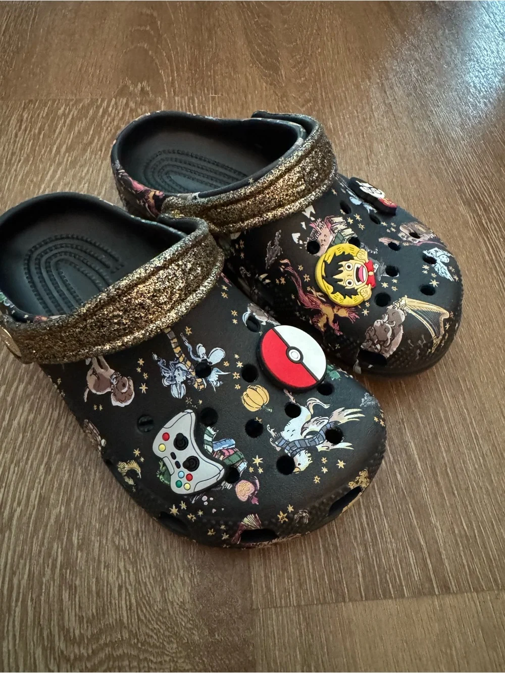 CROCS Black Glitter-Trim Character Print Clogs